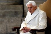 Un anciano Papa emérito Benedicto XVI en 2015, con 88 años; aún viviría 7 años más
