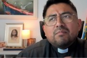 Han Chui Priest es un sacerdote de origen peruano explicando doctrina con toques divertidos por YouTube desde España