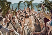 La entrada triunfal del Domingo de Ramos en la teleserie The Chosen: el burrito y las palmas eran signo de la realeza davídica