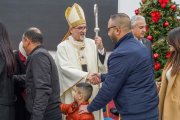 El Cardenal Pierbattista Pizzaballa preside la Misa en la Parroquia Latina de la Sagrada Familia en Ramallah.