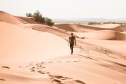 "El crecimiento en la vida espiritual no proviene de grandes gestos, sino de aceptar nuestra pobreza y permitir que Dios obre en ella".