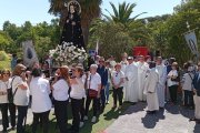 José Rodríguez Carballo, arzobispo de Mérida-Badajoz, bendiciendo en 2025 los terrenos que acogerían una casa para peregrinos del santuario de La Codosera.