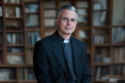 El P. Antoni Carol i Hostench, sacerdote (Barcelona, 1960) y coordinador general de evangeli.net desde 2002.