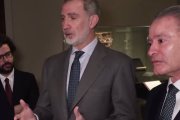 El Rey Felipe VI, durante la visita del 16 de marzo al Museo Arqueológico Nacional de Madrid, en una exposición sobre el México indígena, acompañado a su izquierda por el embajador mexicano, Quirino Ordaz.