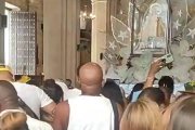 Los cubanos visitando y rezando ante la Virgen de la Caridad del Cobre en su festividad.