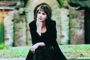 Mairie Brennan, también llamada Moya Brennan, en la portada de su disco de 1998 Perfect Time, con canciones de temas cristianos