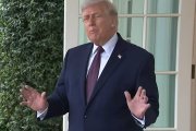 Donald Trump, durante una rueda de prensa en la que expuso su opinión sobre la actitud de León XIV.