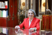 Profesora Juana Sánchez‑Gey, filósofa española y superiora general de las Misioneras Identes, en su despacho de estudio.