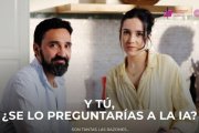 La campaña “Y tú, ¿se lo preguntarías a la IA?” presenta a unos padres que dudan si apuntar a su hijo a Religión Católica.