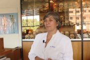 La forense Patricia Moya, aquí rodeada de cráneos, fue una de las que estudió el cuerpo incorrupto de San Isidro