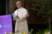 El Papa León XIV pronuncia su discurso al mundo universitario en el Aula Magna de La Sapienza, durante su visita pastoral del 14 de mayo de 2026.