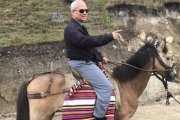 El obispo de Chiclayo, Robert Prevost, en una de sus visitas por su diócesis.