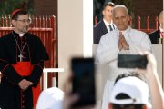 El cardenal José Cobo con el Papa León XIV en el centro de Cáritas CEDIA