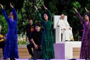 León XIV contempla el espectáculo que desplegó Sara Baras y su compañía en el Madrid Arena