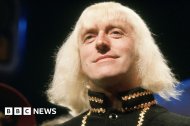 Jimmy Savile (1926-2011), a quien se concedió el título de Sir, fue una de las grandes estrellas de la BBC, que encubrió sistemáticamente decenas de denuncias contra él por abuso sexual infantil.