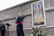 El español Alberto Ortega Martín, nuncio en Venezuela, bendijo el 20 de octubre de 2025 la imagen de la Virgen de Coromoto colocada en los Jardines Vaticanos.