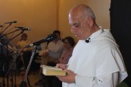 Chus Villarroel explica los carismas y frutos del Espíritu Santo en una predicación detallada en el grupo Maranatha en 2017