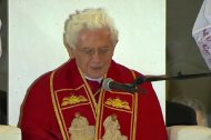 Benedicto XVI en la JMJ de 2011, sin solideo porque se lo llevó la tormenta en Cuatro Vientos