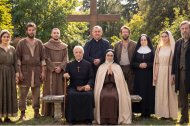 Diez santos españoles para la visita de León XIV: San Isidro y su esposa María, Pascual Baylon, Anchieta sentado, el obispo González, Santa Teresa, Betancur, Santa Soledad, Santa Eulalia, Gaudí