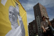Carteles anuncian la visita de León XIV a Madrid, se moverán cientos de miles de personas y hay que seguir ciertas normas