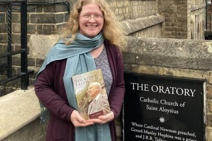 Holly Ordway en 2023 en Saint Aloysius, que fue la parroquia de Tolkien en Oxford muchos años