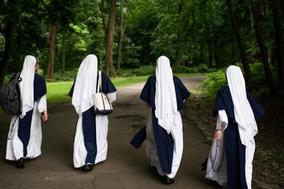 Cuatro hermanas de Sisters of life.
