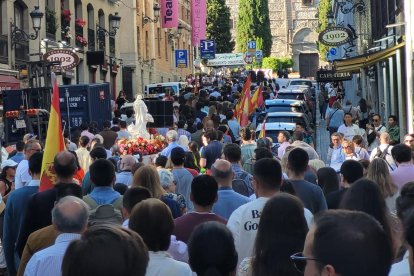 Cientos de personas recorrieron el centro de Madrid en el Rosario por la Juventud.