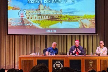 El cardenal Gerhard Ludwig Müller, en el cierre de curso del ISSEP.