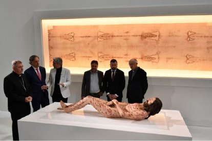La exposición The Mystery Man en Salamanca, en 2022; una reproducción visual de la Sábana Santa y una escultura hiperrealista
