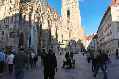 La Plaza de San Esteban en Viena, entorno de la majestuosa catedral gótica que le da nombre.