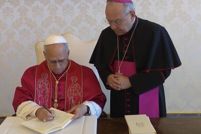 León XIV firma 'Dilexi te', su primera exhortación apostólica.