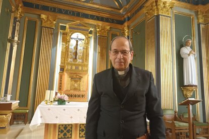 Mosén José Mª Montiu de Nuix antes de la conferencia del pasado jueves.