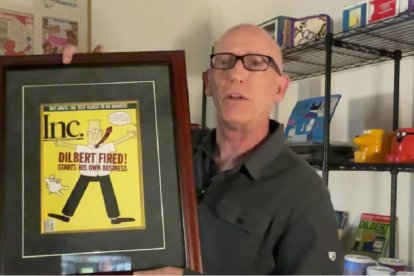 Scott Adams, con su personaje Dilbert, repasa portadas y curiosidades un año antes de morir