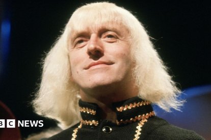 Jimmy Savile (1926-2011), a quien se concedió el título de Sir, fue una de las grandes estrellas de la BBC, que encubrió sistemáticamente decenas de denuncias contra él por abuso sexual infantil.