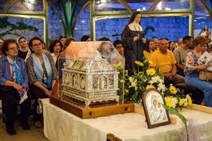 Las reliquias de Santa Mariam de Jesús Crucificado (Mariam Baouardy) y Santa María Alfonsina Ghattas, en una misa en Belén en el décimo aniversario de su canonización.