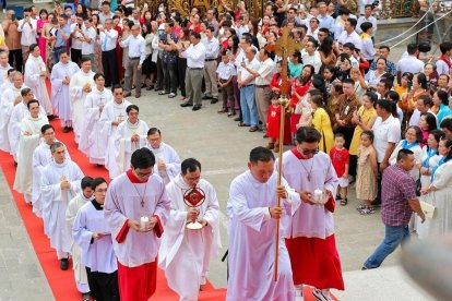 Fieles de la parroquia de San José en Vietnam, inaugurada el pasado enero de 2025.