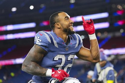 TreVeyon Henderson, de los Patriots, es uno de los jugadores que más abiertamente han hablado de su fe en el contexto de la Super Bowl.