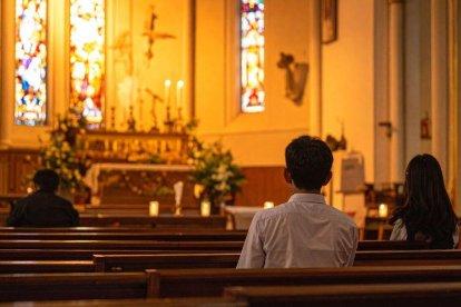 El silencio del templo no es el silencio de la nada, sino el silencio de una espera amorosa.