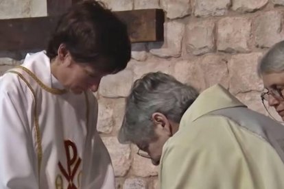 Un simulacro de liturgia a cargo de 'sacerdotisas' autotituladas católicas, el objetivo último del 'diaconado' femenino.