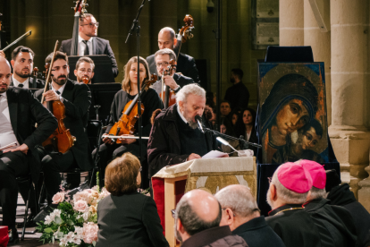 Kiko Argüello se dirige a los que abarrotaban la Catedral Primada de Toledo el pasado 22 de febrero.