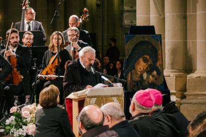 Kiko Argüello se dirige a los que abarrotaban la Catedral Primada de Toledo el pasado 22 de febrero.