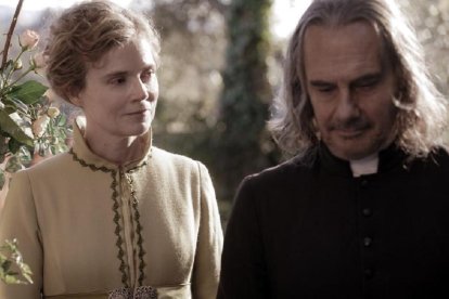 Monseñor Bienvenu y su hermana enferma Magloire en su jardín humilde de invierno, en Los Miserables - El Origen