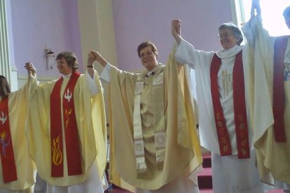 Ordenación de mujeres en el seno de una comunidad autotitulada "cristiana".