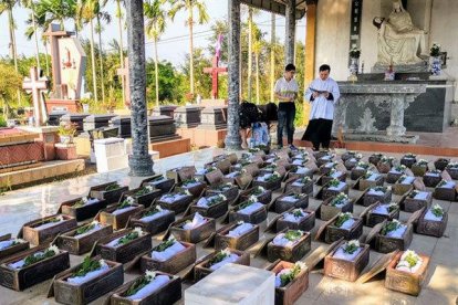 Liturgia funeral católica por bebés abortados en la parroquia de An Bai, provincia Nam Dinh, en 2019