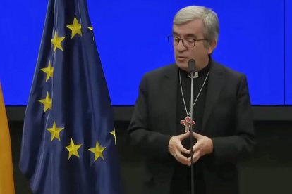 El presidente de la Conferencia Episcopal Española, Luis Argüello, durante una reciente rueda de prensa en dependencias gubernamentales.