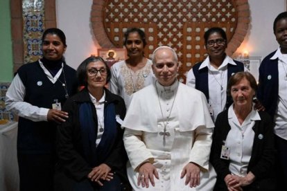 León XIV, con las agustinas de Bab el Oued, a las que hizo una visita particular entre sus actos públicos.