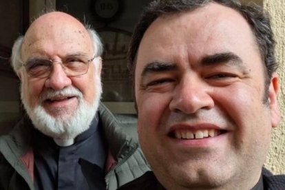 P. Justo Antonio Lofeudo, sacerdote argentino, con don Juan Pablo Calvo, párroco de Vilassar de Mar (Barcelona)