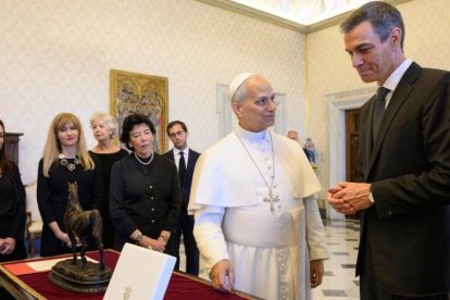 El Papa León XIV con Pedro Sánchez en el Vaticano