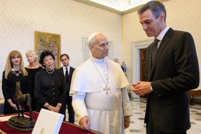 El Papa León XIV con Pedro Sánchez en el Vaticano