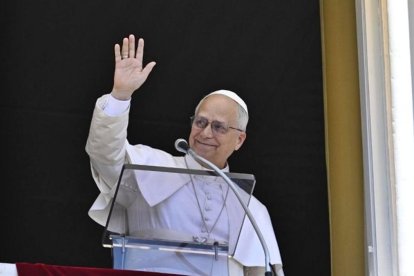 León XIV saludó y bendijo a los fieles en la festividad de la Santísima Trinidad.